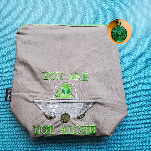 You are not alone, Alien, Small zipper Bag