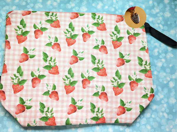 Strawberry Gingham, Jumbo zipper project bag