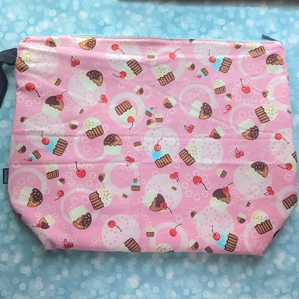 Cupcake with a cherry on top, Jumbo zipper project bag